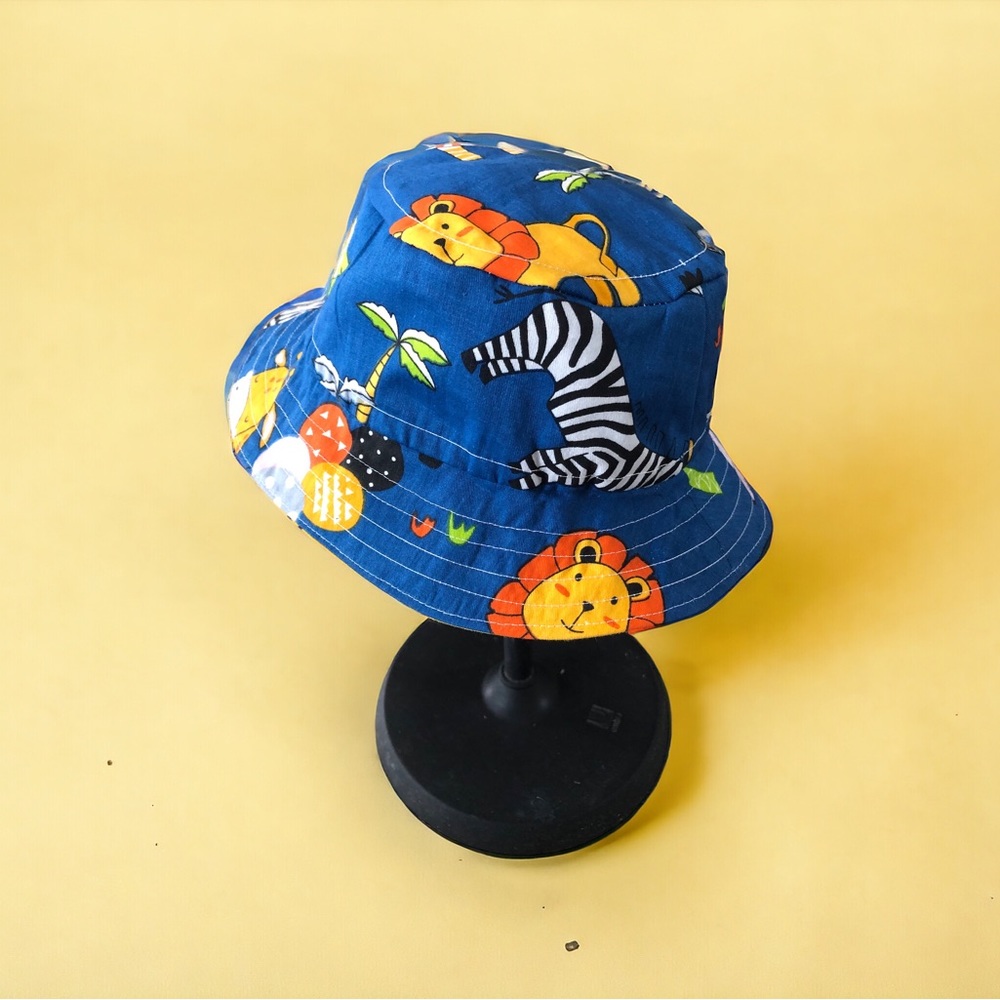 NWOT HANDMADE REVERSIBLE Cotton Child Bucket Hat Lions Giraffes & Zebra 19-20.5”